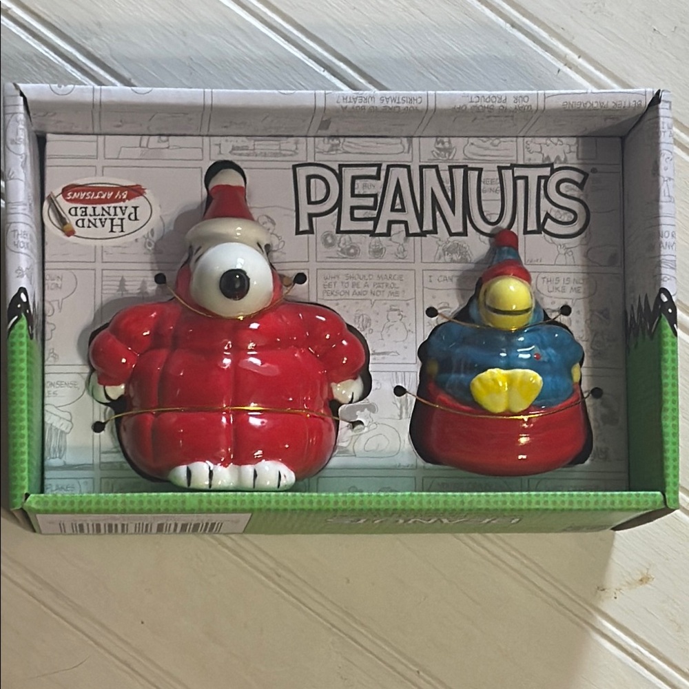 Peanuts: Snoopy and Woodstock in puffer jacket salt and pepper shakers